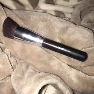 Bare minerals brush